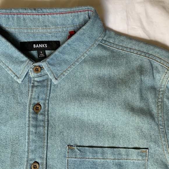 Banks Long Sleeve Jean Button Up with Pocket (Men's Small) - Picture 2 of 6